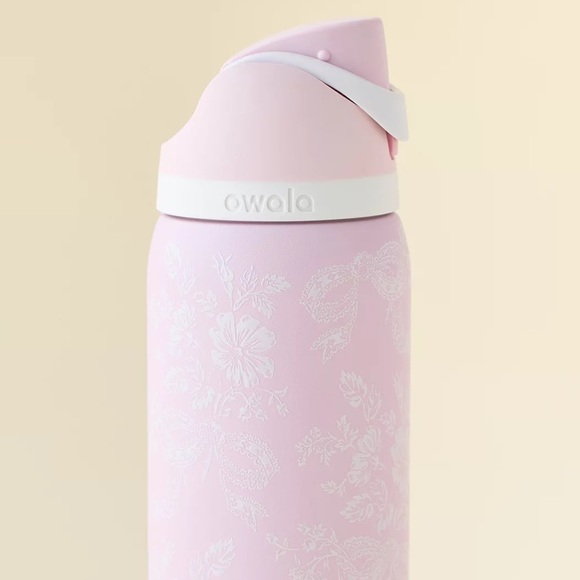 Owala Exclusive FreeSip 32 oz Water Bottle in Ribbon Toile. New! - Picture 7 of 8
